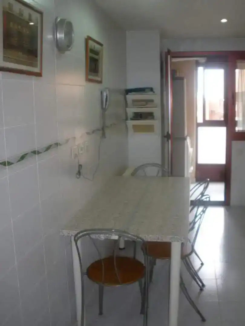 Cocina de Piso en venta en Alcalá de Henares con Jardín privado, Piscina y Amueblado