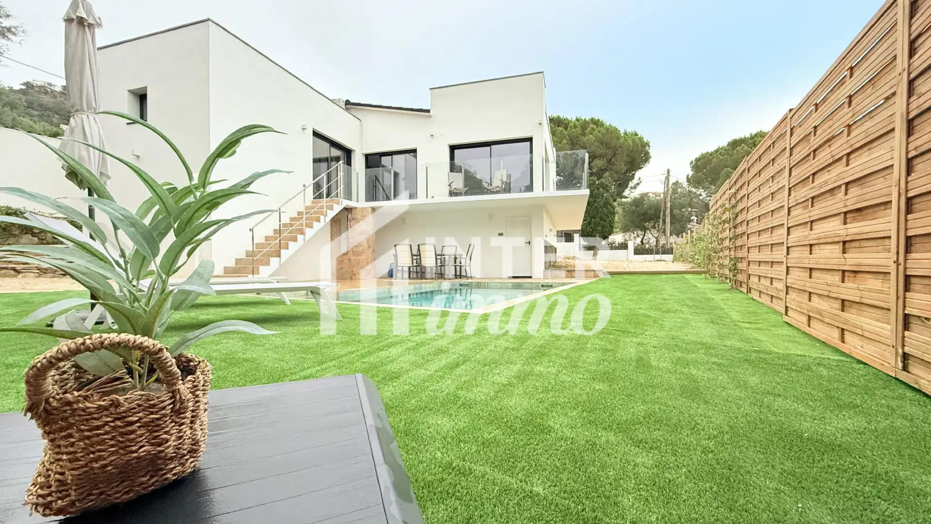 Casa con piscina en venta en Calle Navarra 33, imagen 2