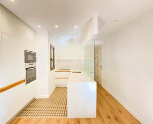 Kitchen of Flat to rent in  Barcelona Capital  with Air Conditioner and Balcony