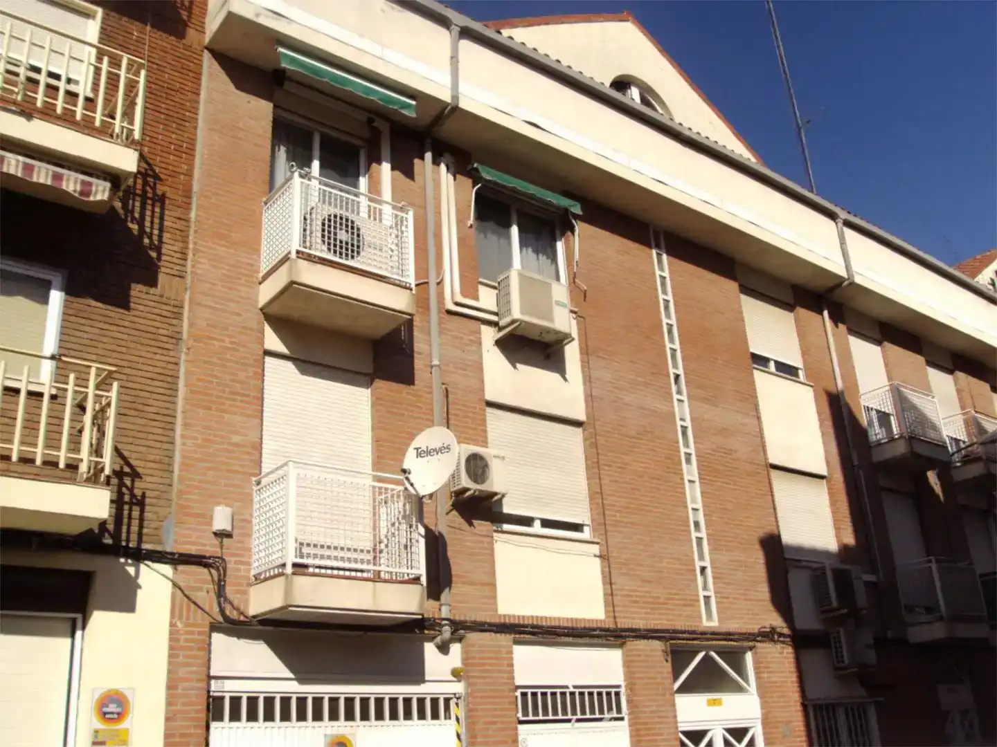 Vista exterior de Pis en venda en San Fernando de Henares amb Aire condicionat i Balcó