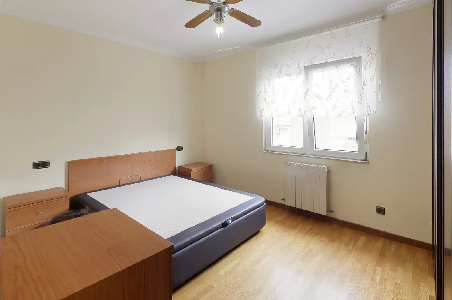 Bedroom of Flat for sale in Este