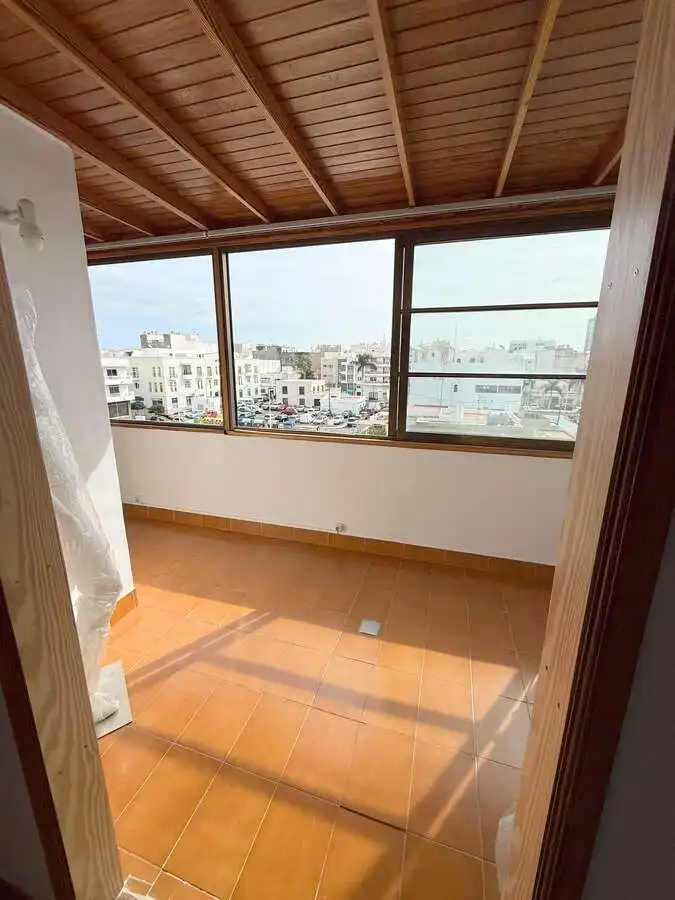 Vista exterior de Pis en venda en Arrecife amb Terrassa i Moblat