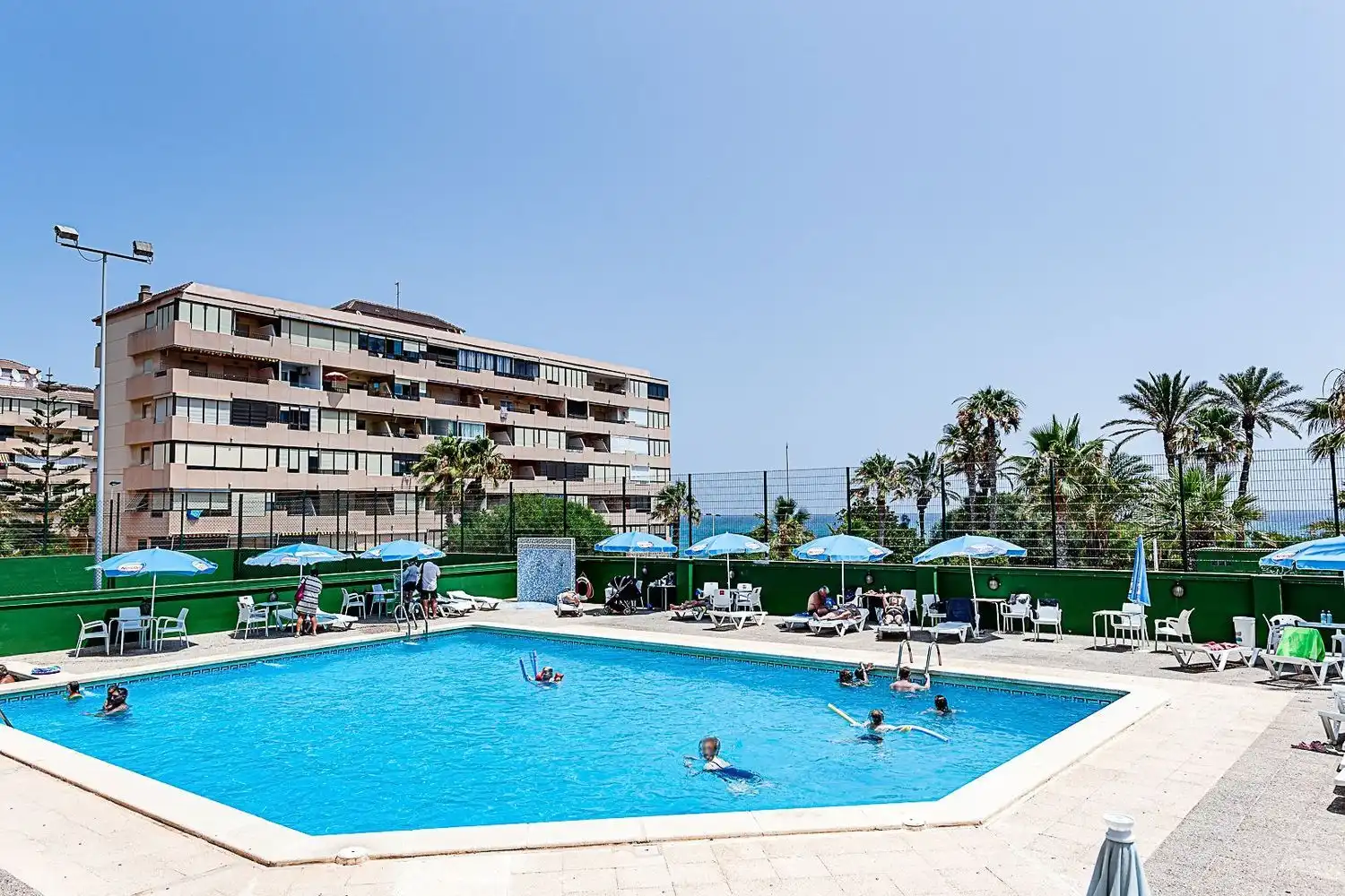 Piscina de Ático en venta en Torrevieja con Amueblado
