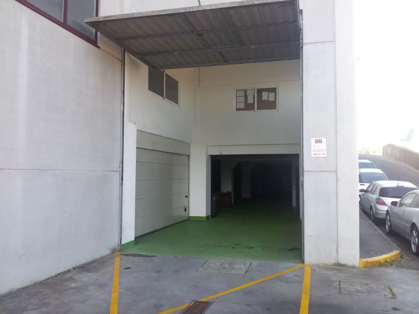Industrial building to rent in Camino Feira 9
