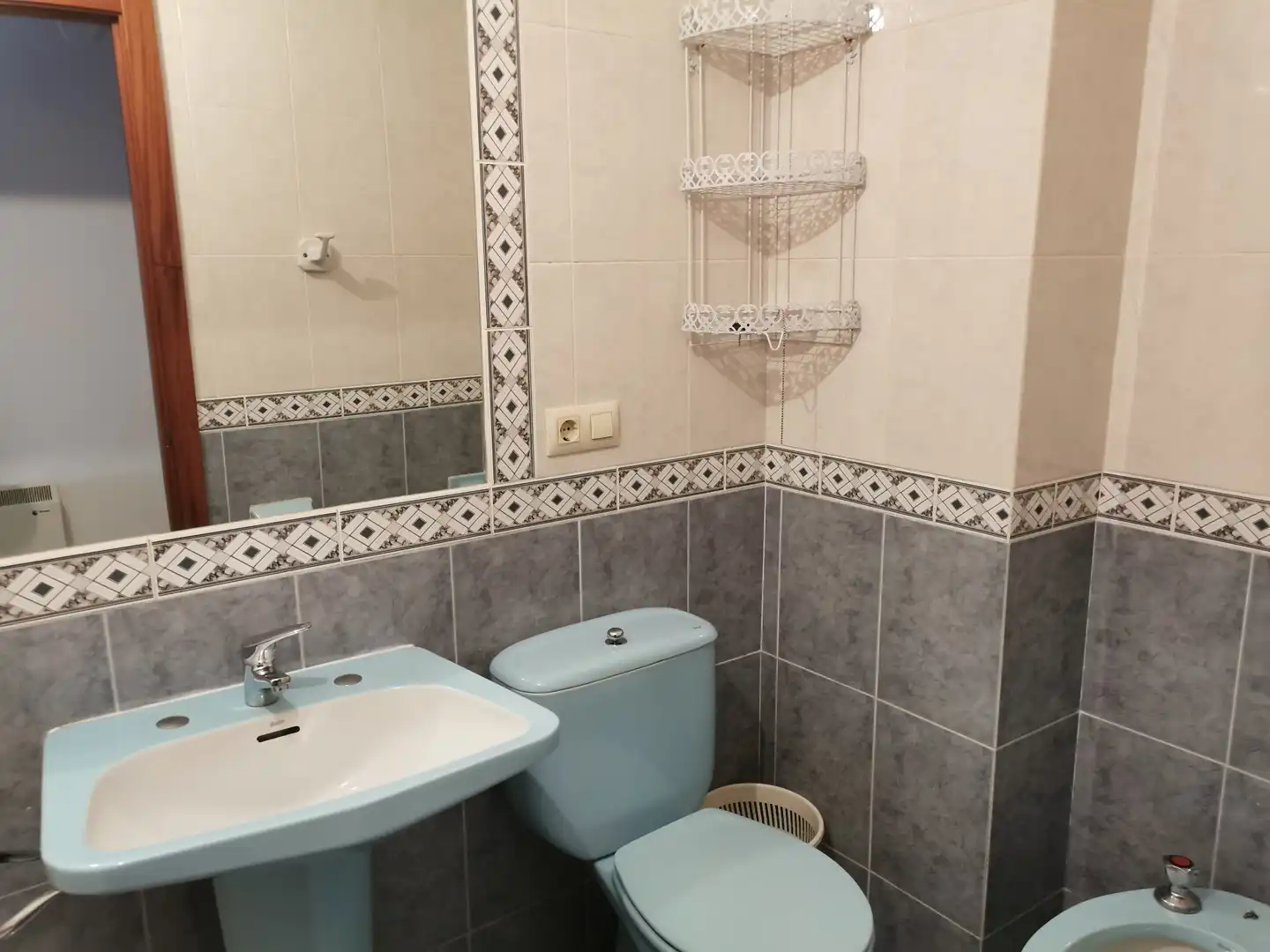Badezimmer von Wohnung zur Miete in Santiago de Compostela  mit Heizung und Möbliert
