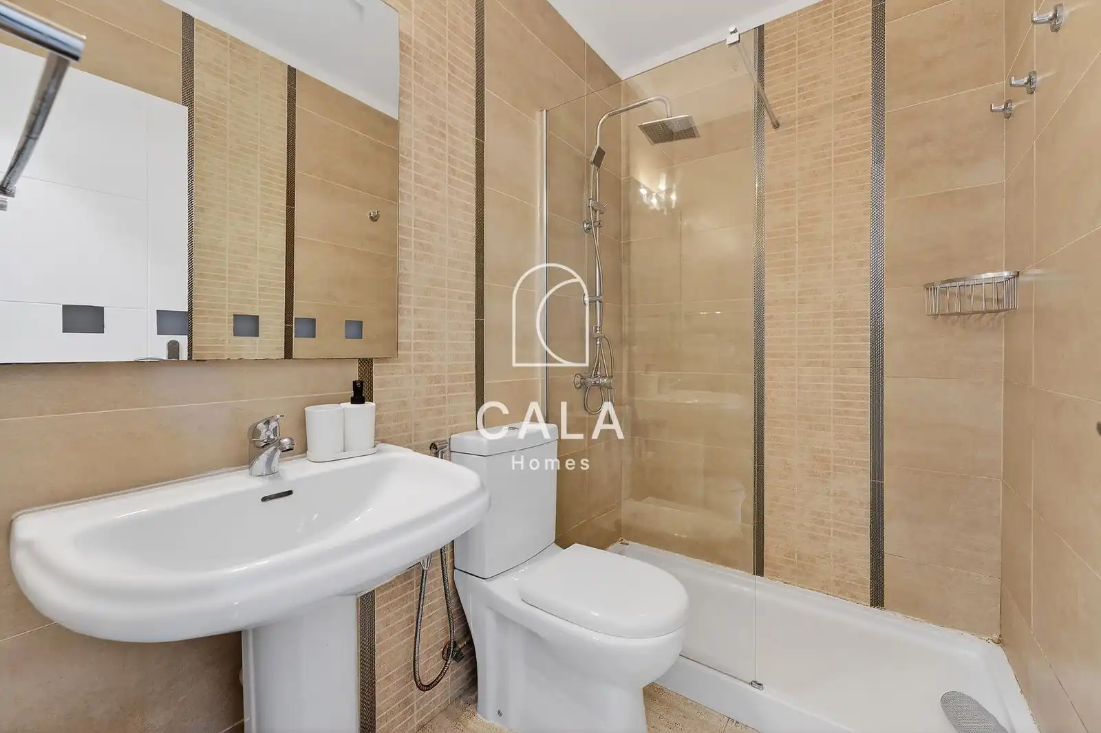 Badezimmer von Einfamilien-Reihenhaus zum Verkauf in Adeje mit Klimaanlage, Heizung und Terrasse