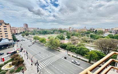 Vista exterior de Pis en venda en  Valencia Capital amb Balcó