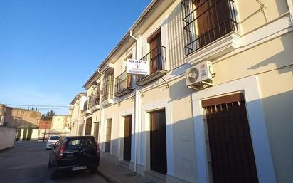 Vista exterior de Casa adosada en venda en Palma del Río amb Terrassa i Balcó