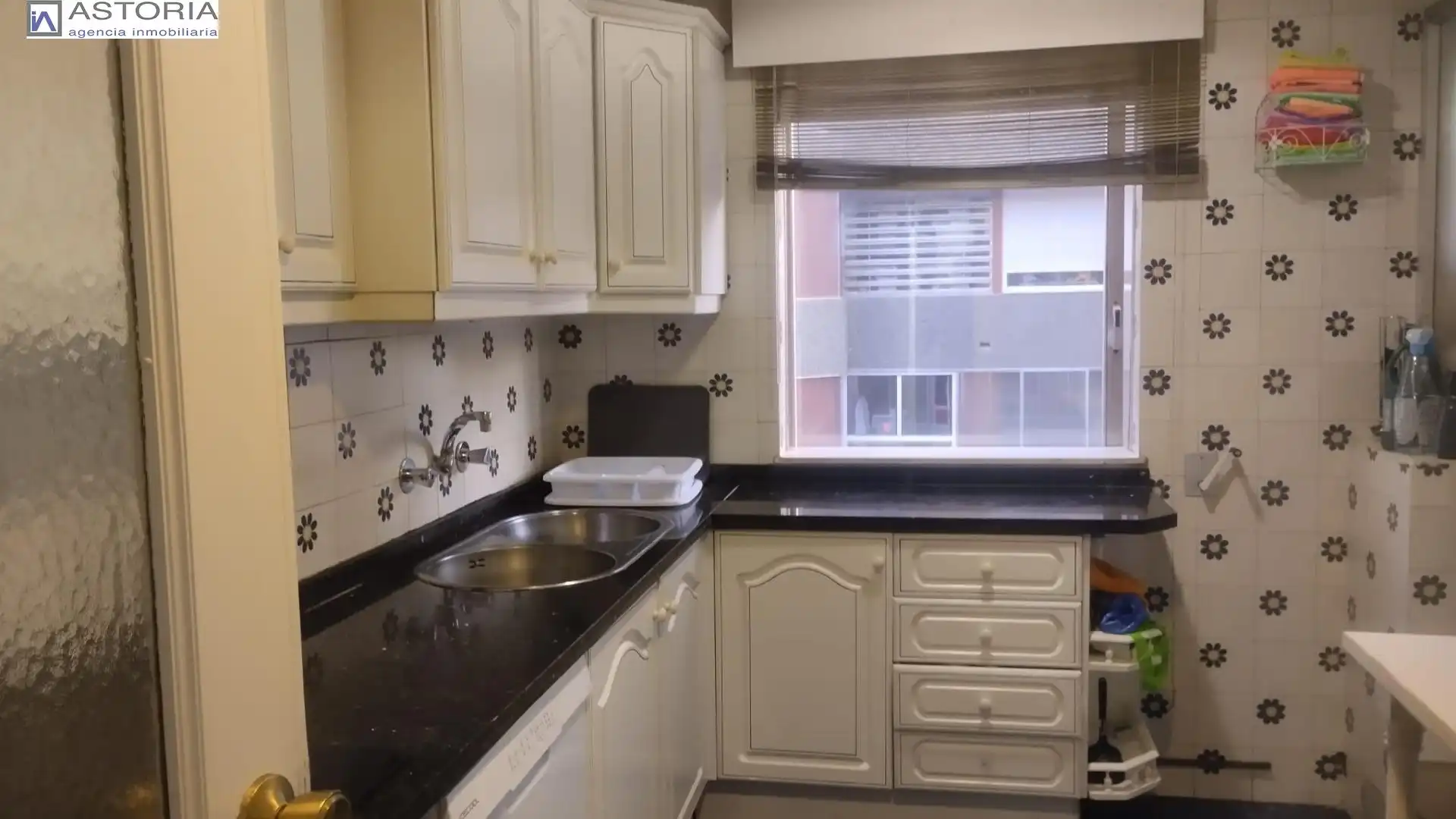 Kitchen of Flat for rent in Granada  with Air Conditioner, Furnished and Balcony