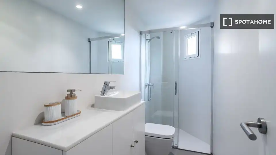 Baño de Piso de alquiler en Valencia con Aire acondicionado, Calefacción y Amueblado