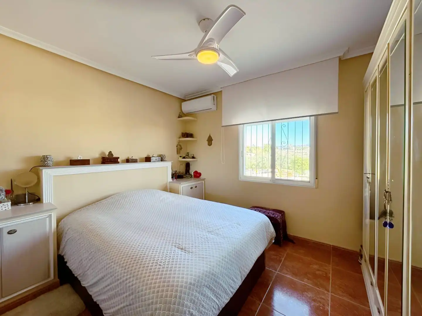 Habitación de Casa o chalet en venta en Alicante / Alacant con Aire acondicionado, Jardín privado y Trastero