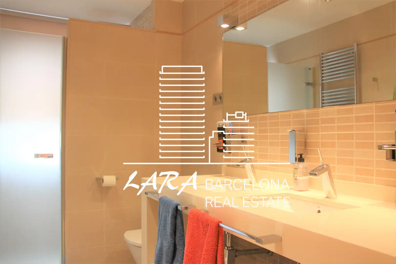 Baño de Casa o chalet en venta en Viladecans con Aire acondicionado, Calefacción y Jardín privado