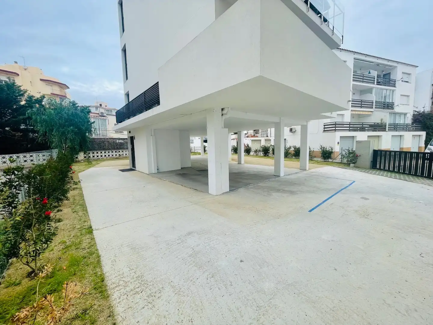 Außenansicht von Maisonette zum Verkauf in Roses mit Klimaanlage, Heizung und Terrasse