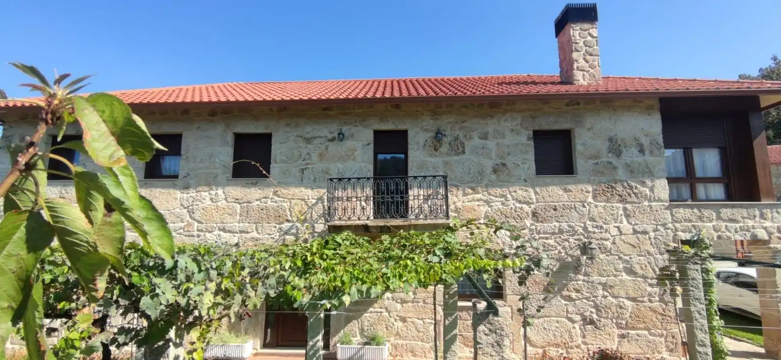 Vista exterior de Casa o xalet en venda en Crecente amb Jardí privat i Moblat