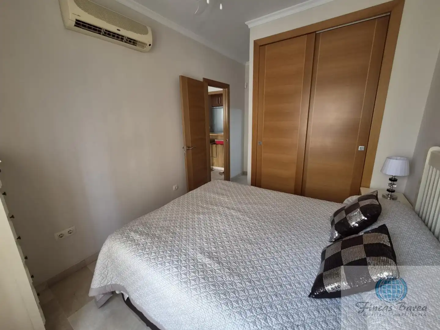 Bedroom of Flat for sale in Fuengirola  with Air Conditioner, Terrace and Community pool
