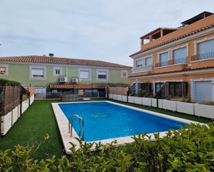 Piscina de Casa adosada en venda en Moncofa amb Aire condicionat, Terrassa i Balcó