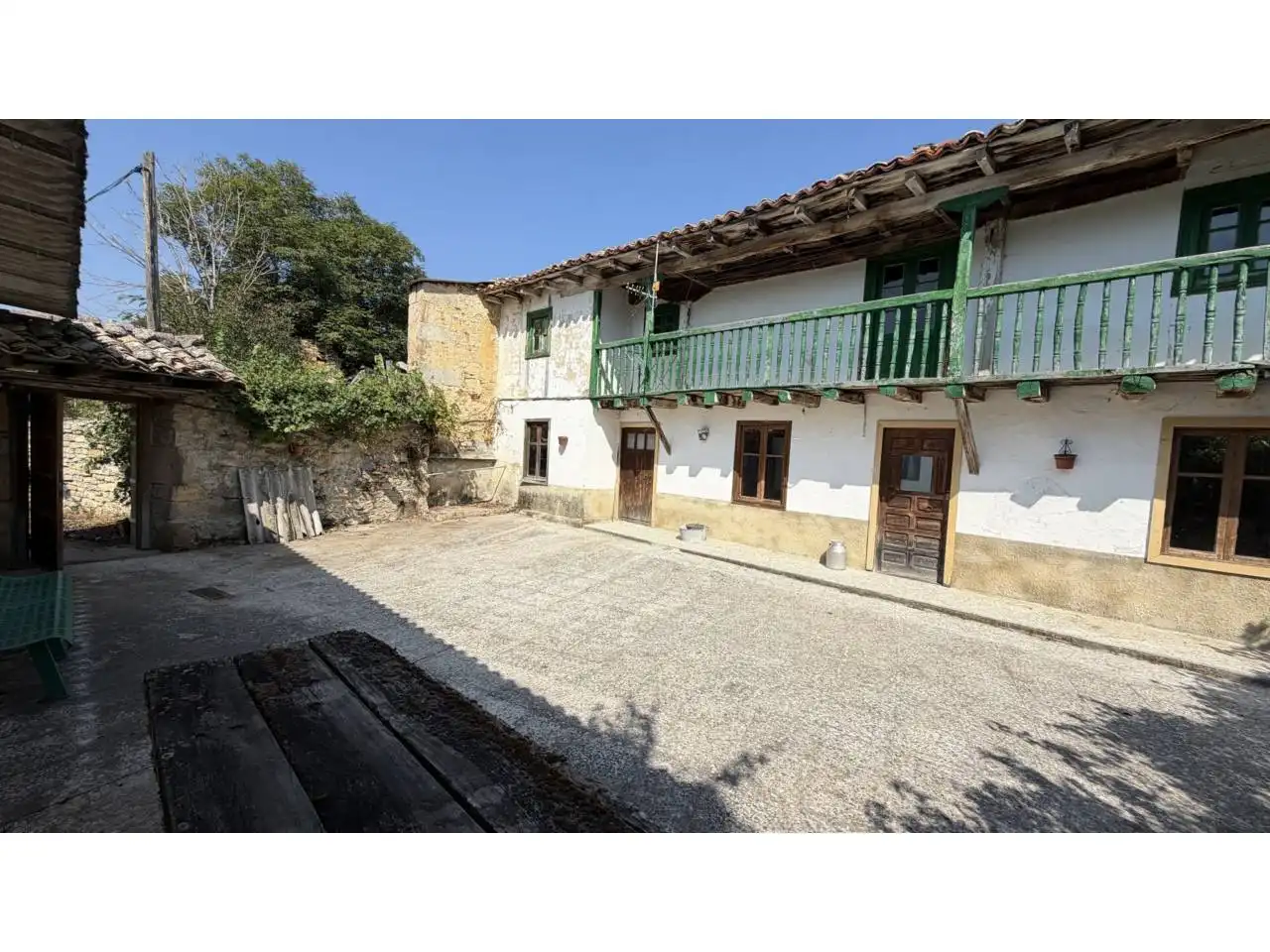 Vista exterior de Casa o xalet en venda en Merindad de Sotoscueva amb Jardí privat i Terrassa