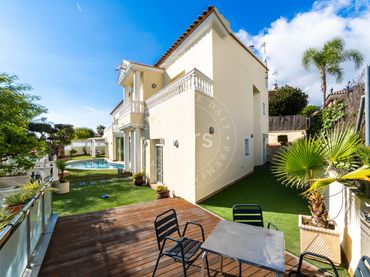 Casa con balcón en venta en Carrer Ebre