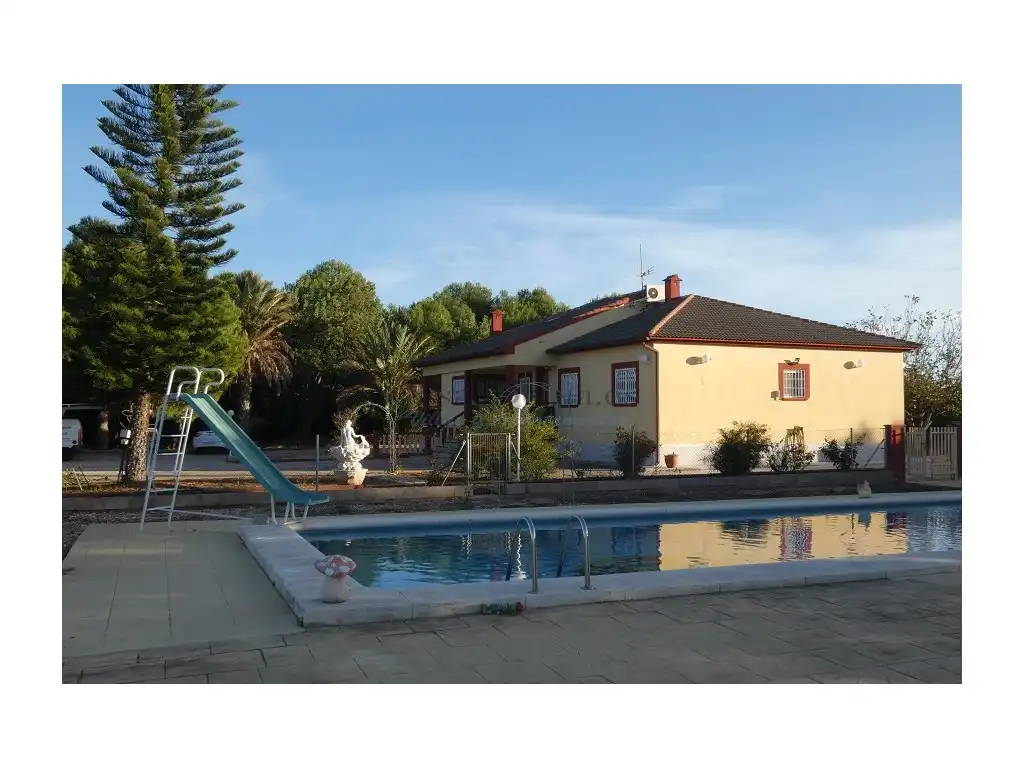 Xalet amb piscina en venda a Carrer la Mar