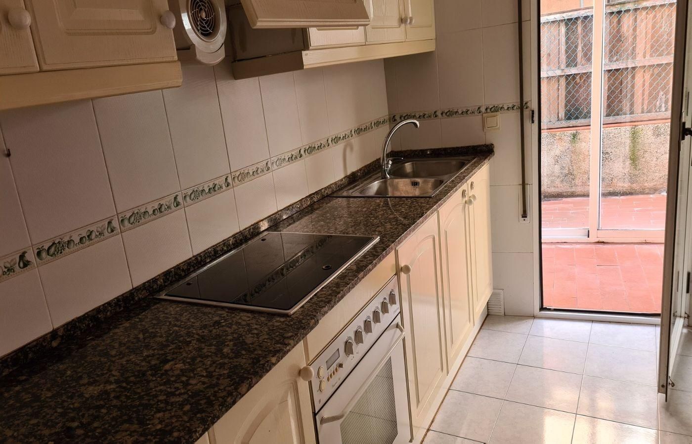 Cuina de Casa adosada en venda en Ulldecona amb Calefacció, Jardí privat i Balcó