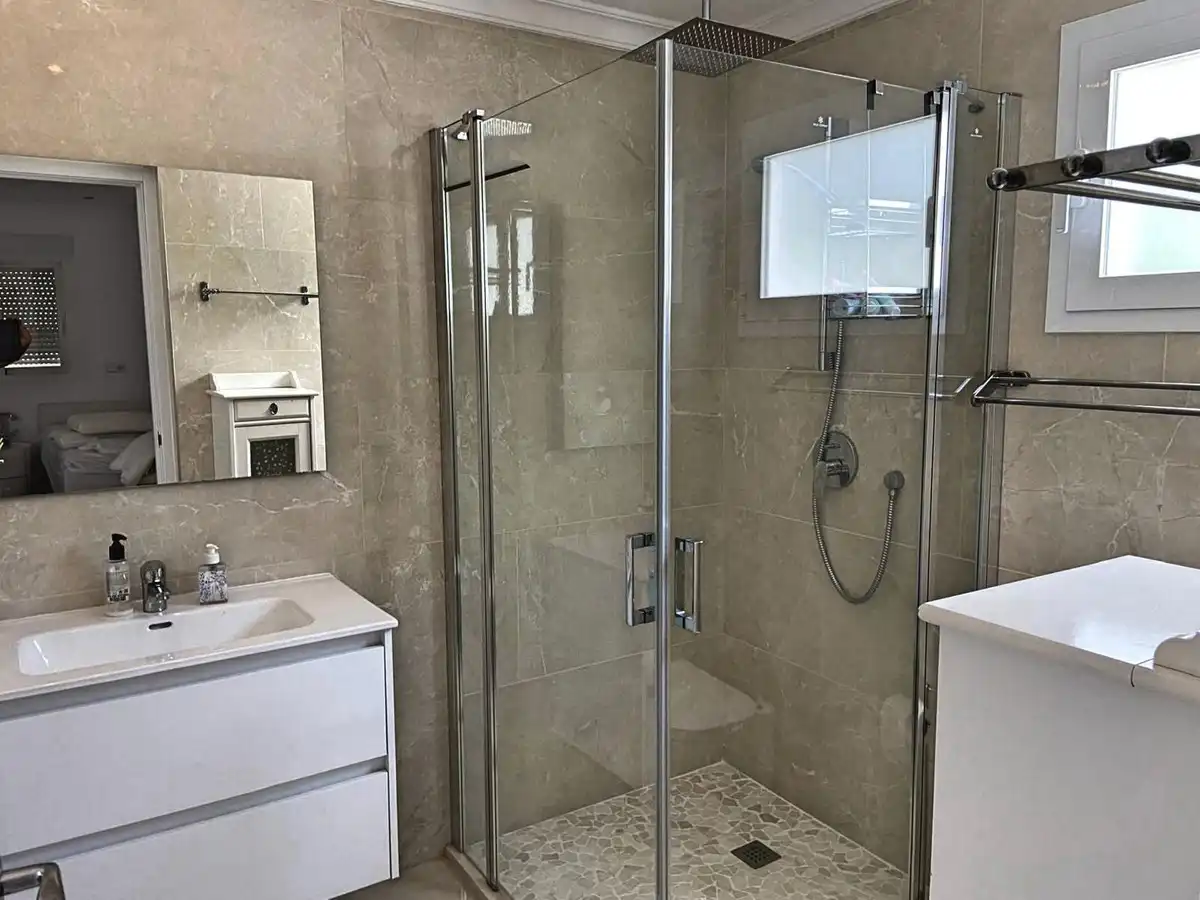 Bathroom of Houses for sale in Fuengirola  with Air Conditioner, Terrace and Furnished