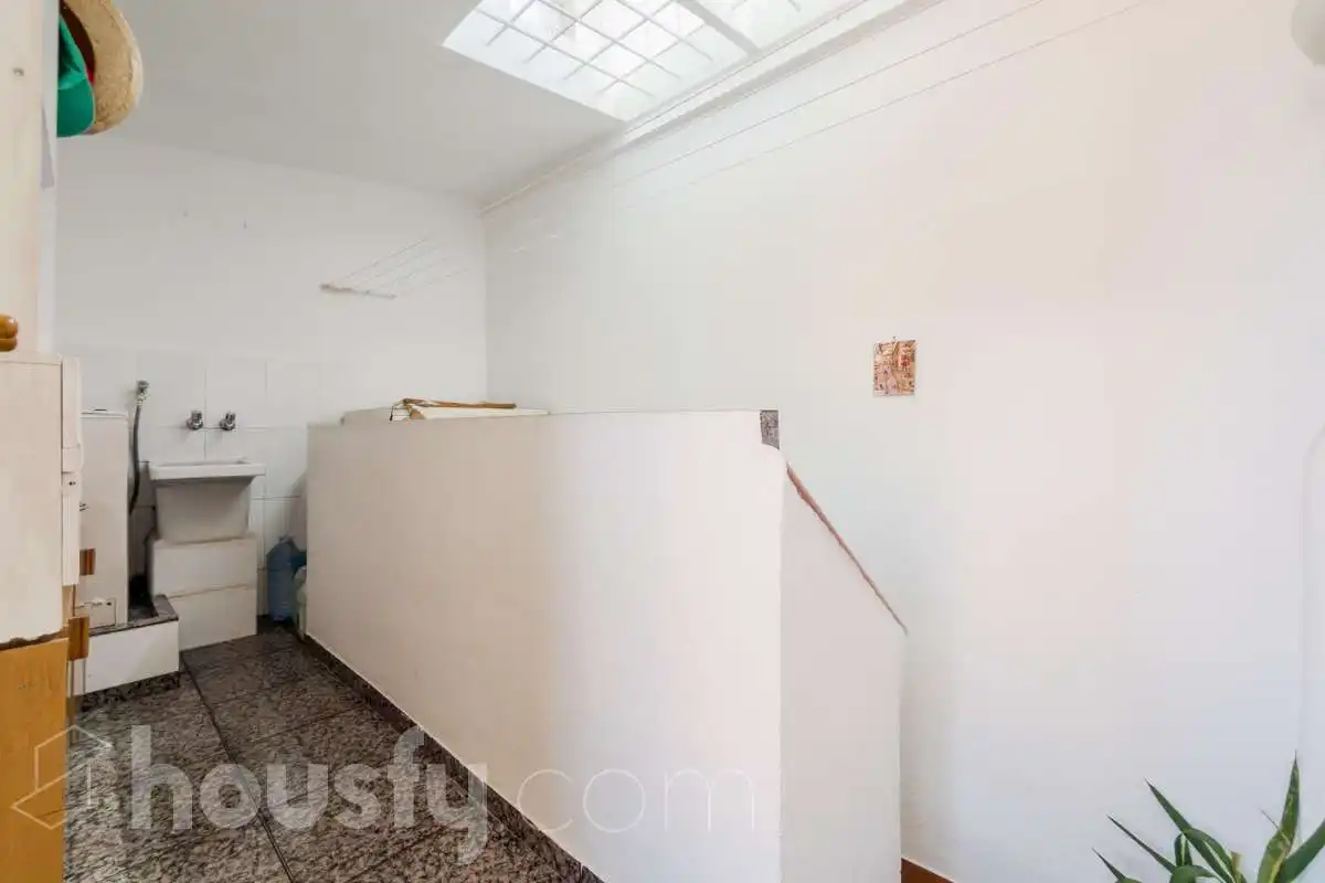 Houses for sale in Santa Coloma de Gramenet  with Air Conditioner, Heating and Private garden