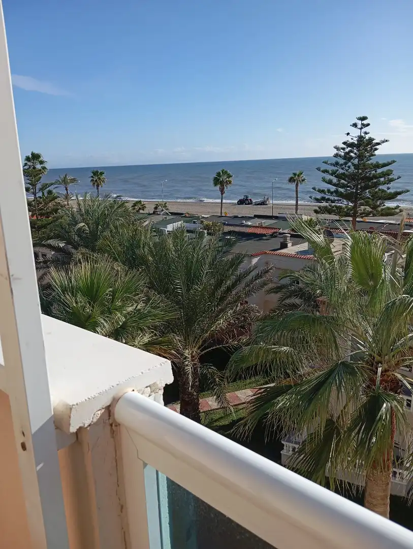 Vista exterior de Àtic en venda en Roquetas de Mar amb Terrassa, Moblat i Piscina comunitària