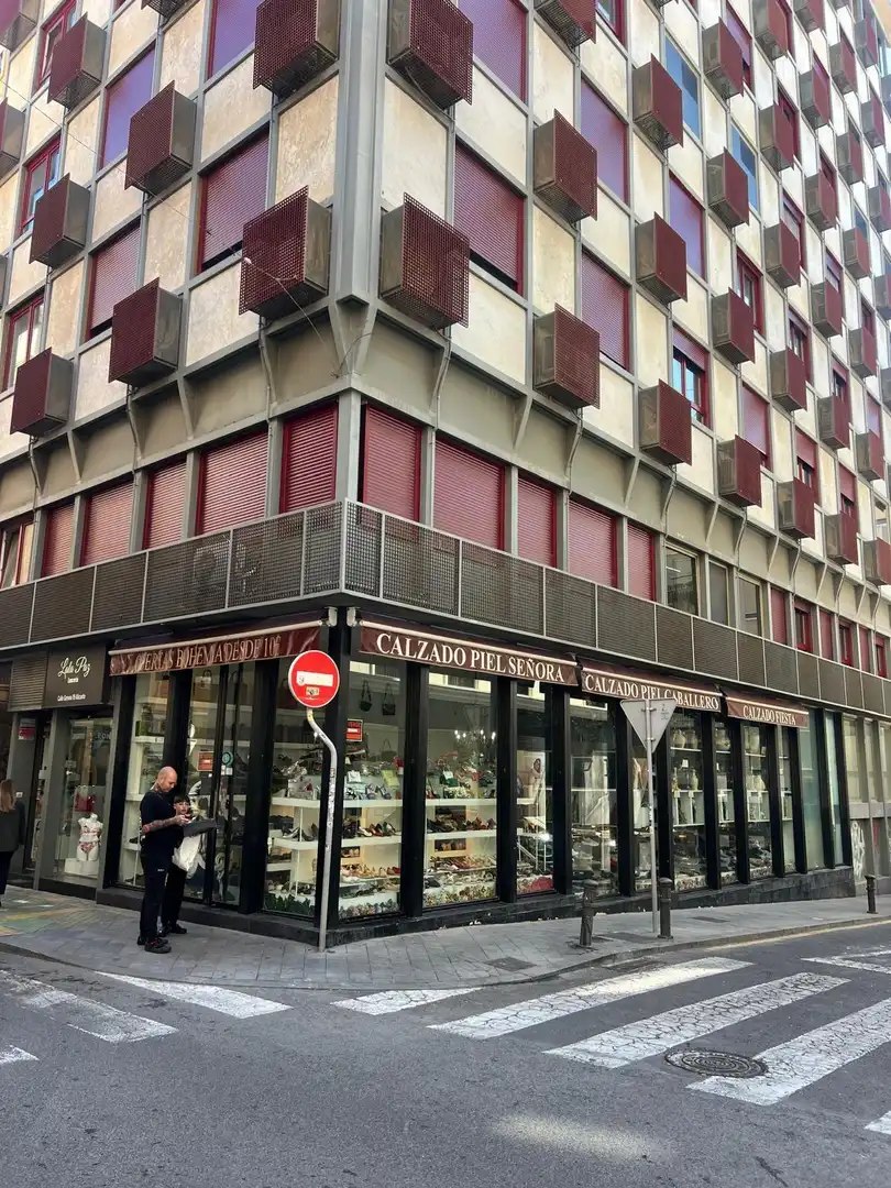 Local comercial en venda a Calle GERONA