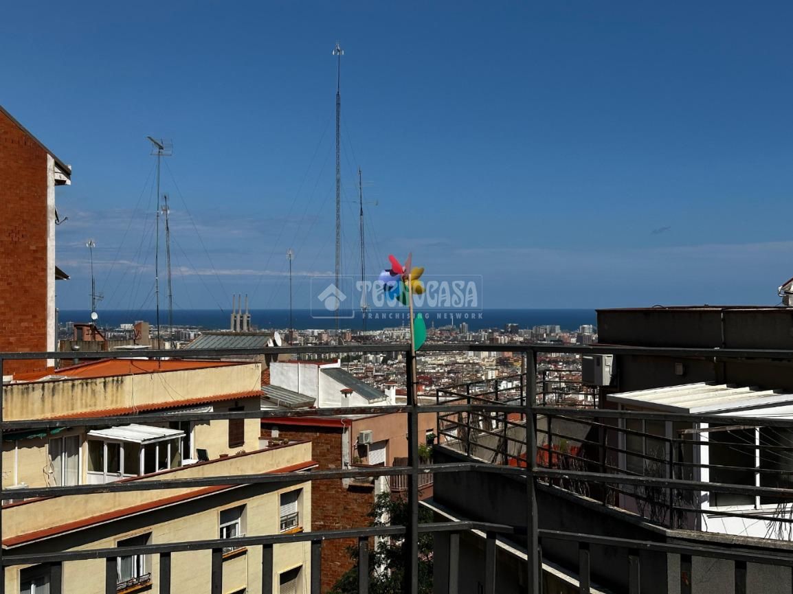 Vista exterior de Àtic en venda en  Barcelona Capital amb Aire condicionat