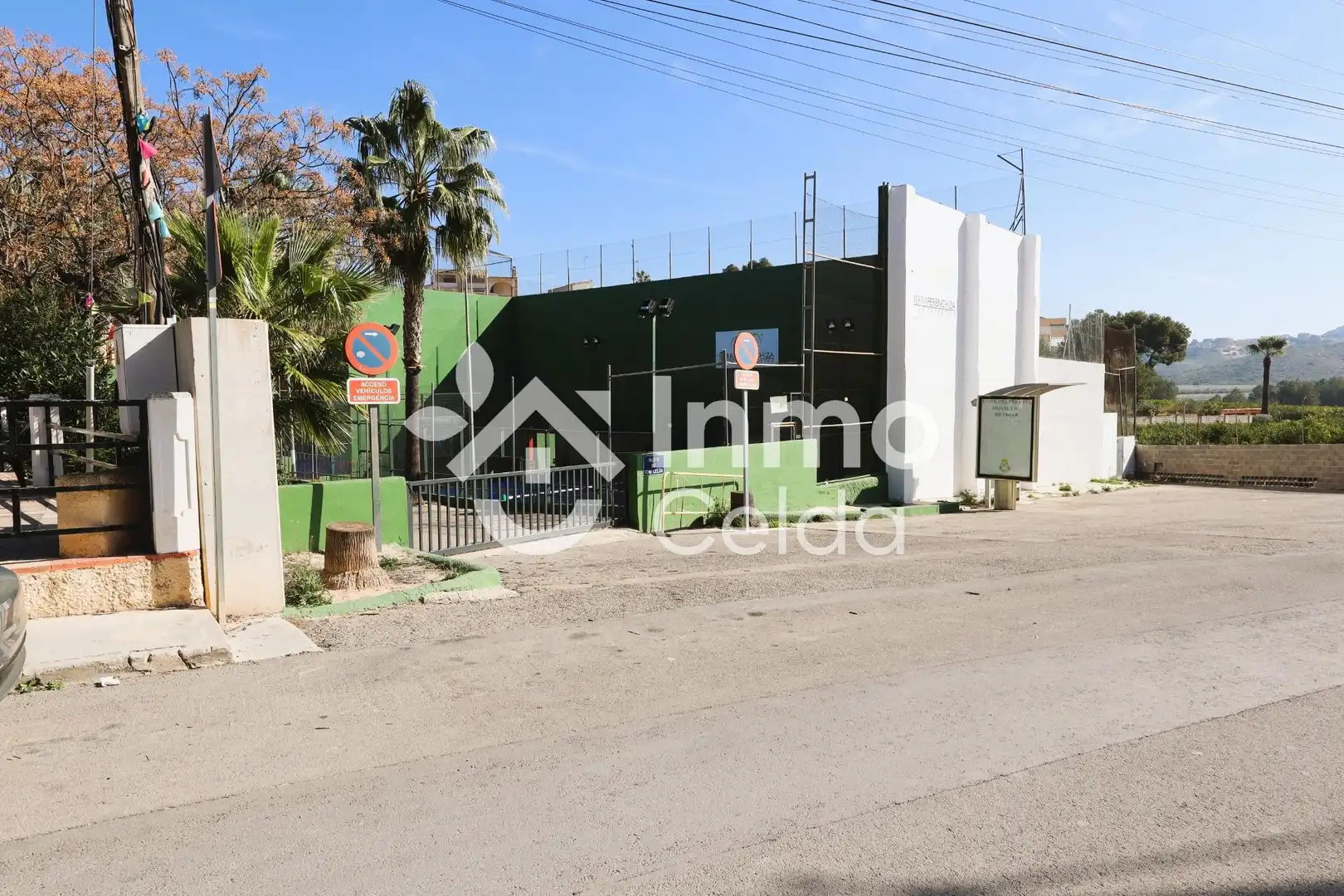 Vista exterior de Casa adosada en venta en Chiva con Aire acondicionado, Calefacción y Jardín privado