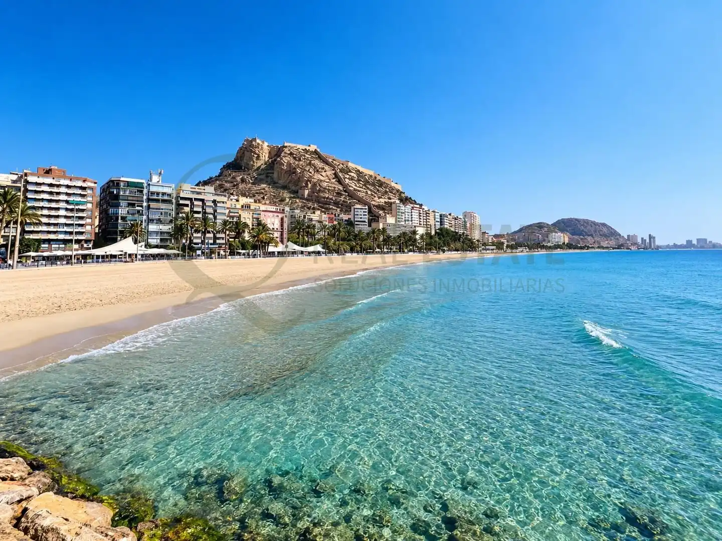 Vista exterior de Piso en venta en Playa de San Juan - El Cabo de las Huertas