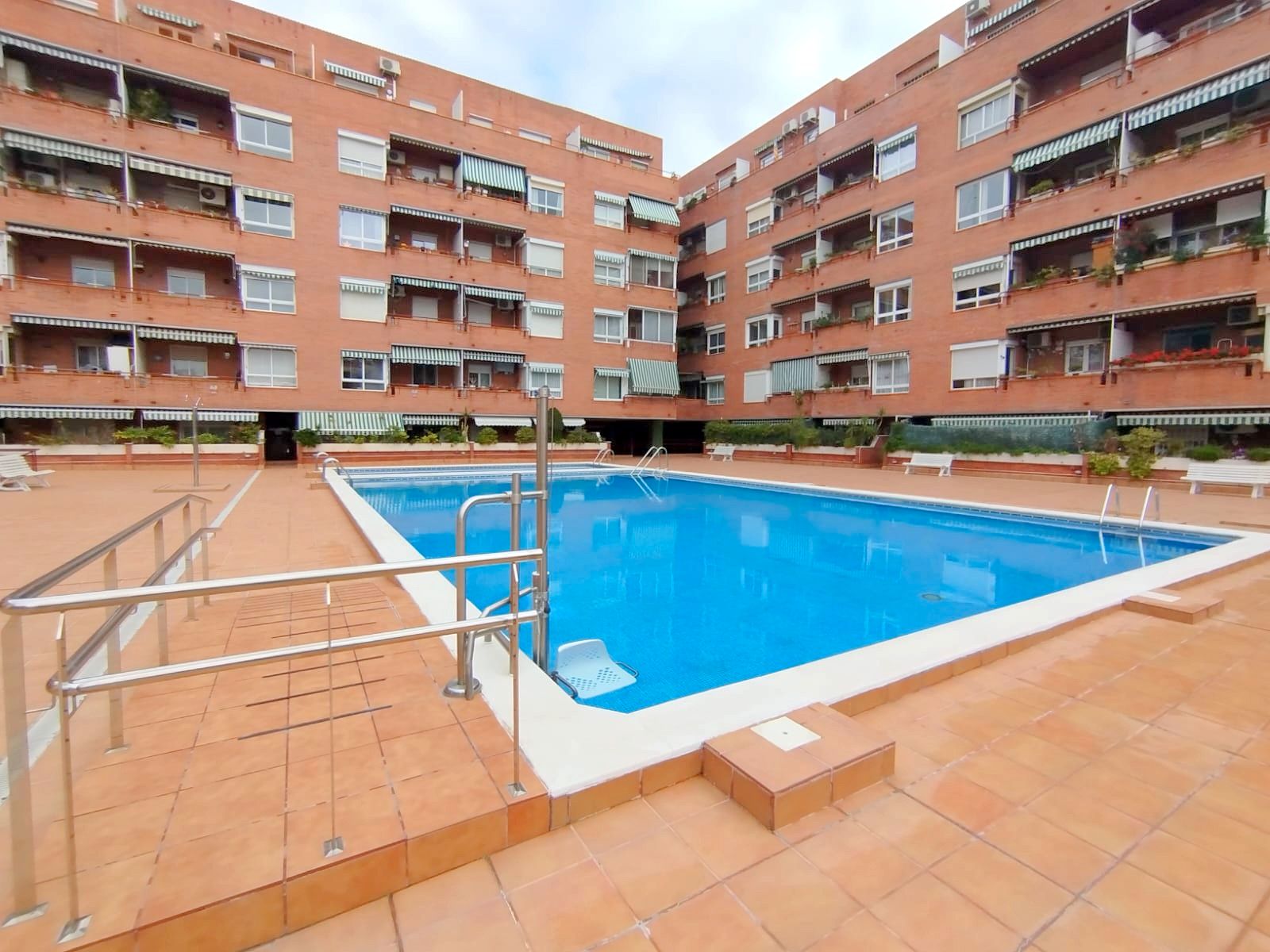 Piscina de Pis en venda en  Barcelona Capital amb Aire condicionat, Calefacció i Parquet