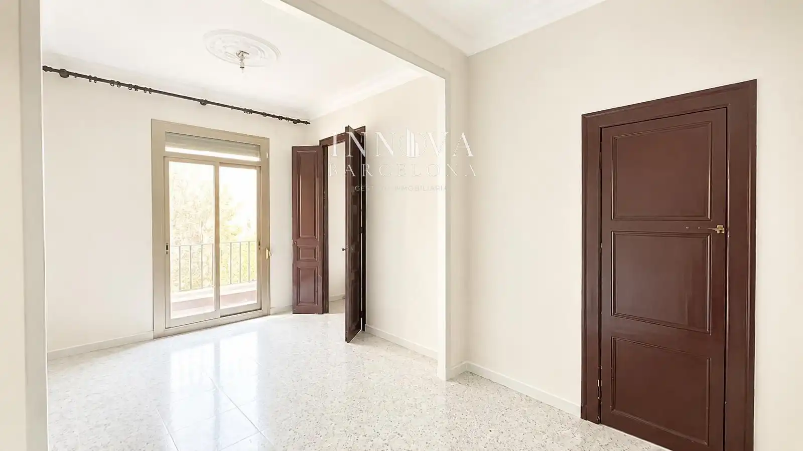Vista exterior de Piso en venta en Barcelona