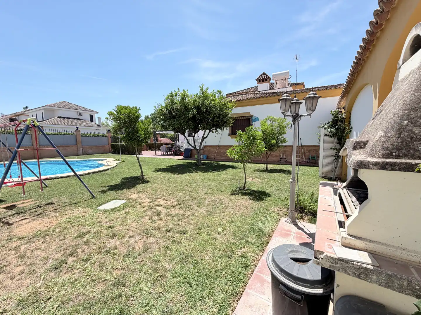 Jardí de Casa o xalet en venda en Bormujos amb Aire condicionat, Jardí privat i Terrassa
