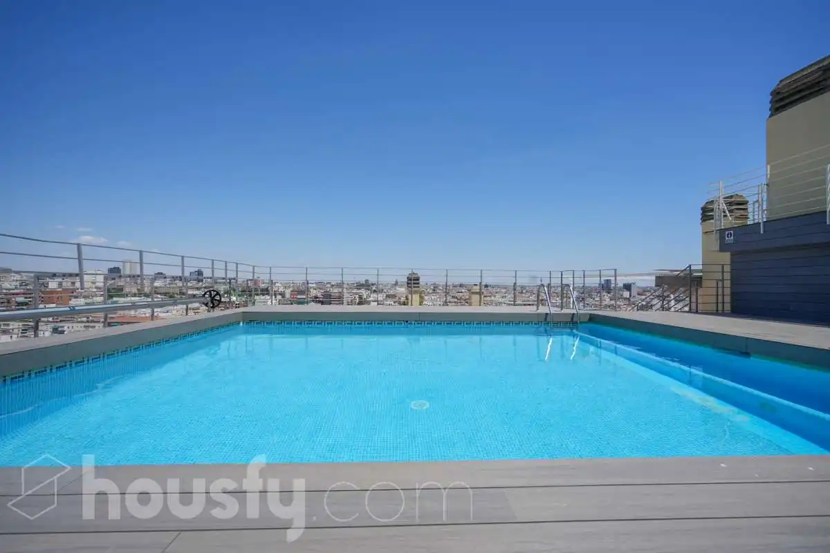 Schwimmbecken von Wohnung zum Verkauf in Madrid mit Klimaanlage, Heizung und Terrasse
