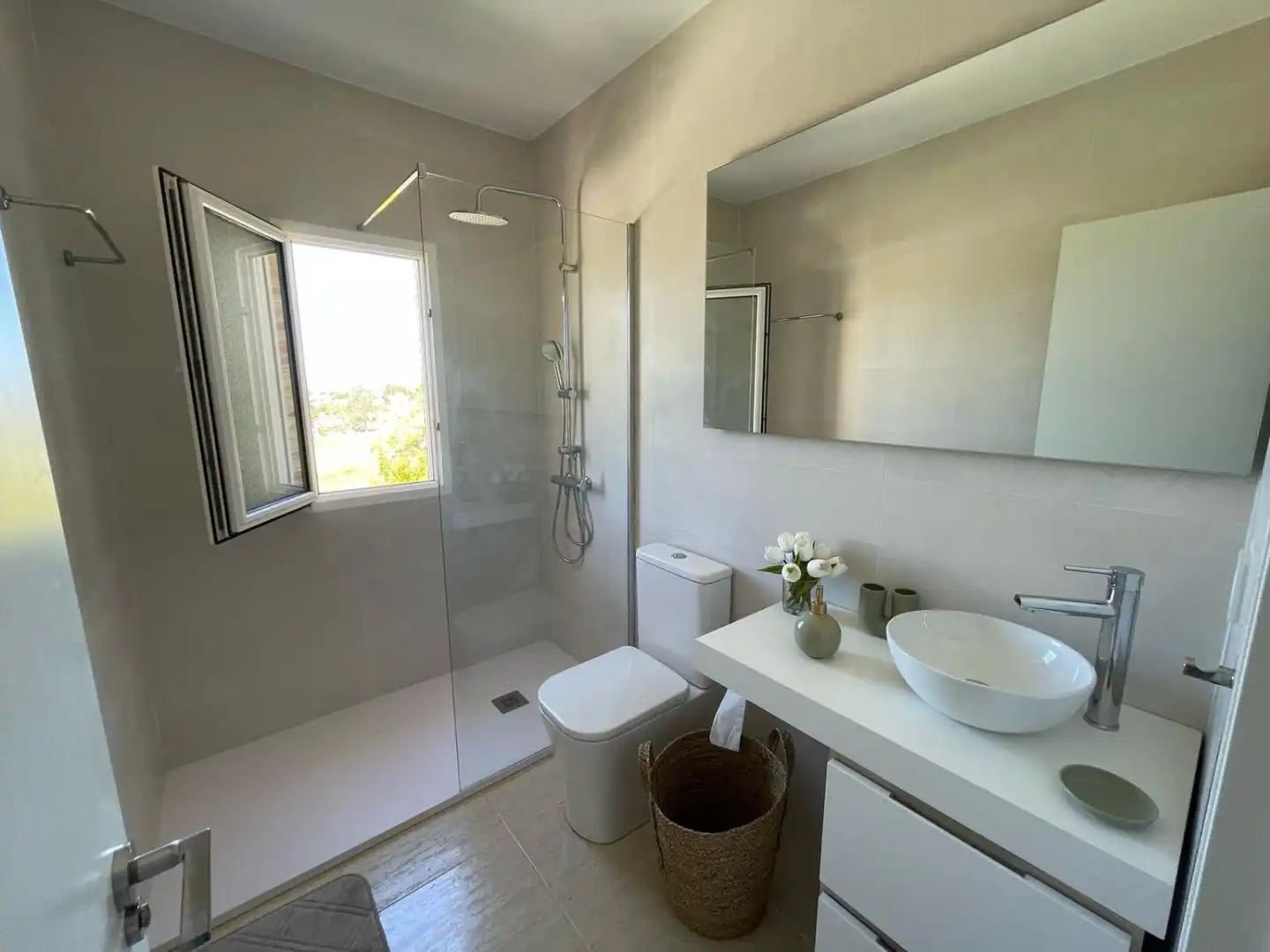 Badezimmer von Wohnungen zum Verkauf in Orihuela mit Klimaanlage, Schwimmbad und Möbliert