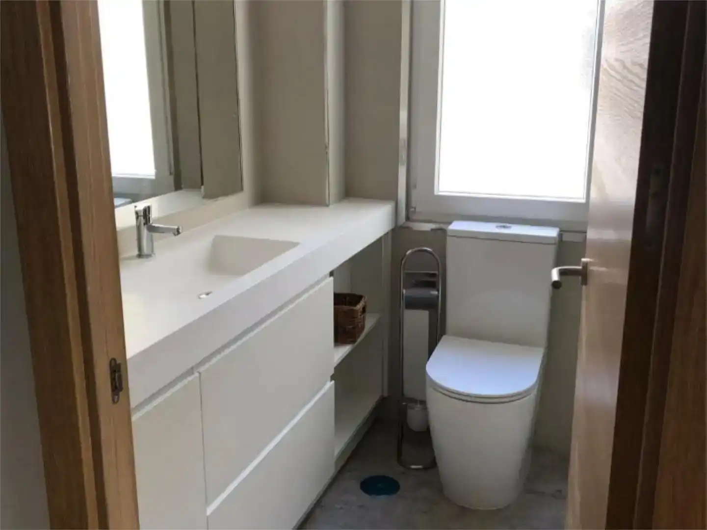Badezimmer von Dachboden zur Miete in  Madrid Capital mit Balkon