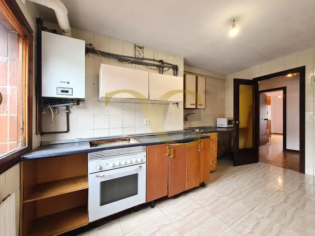 Kitchen of Flat for sale in Oviedo   with Heating and Private garden