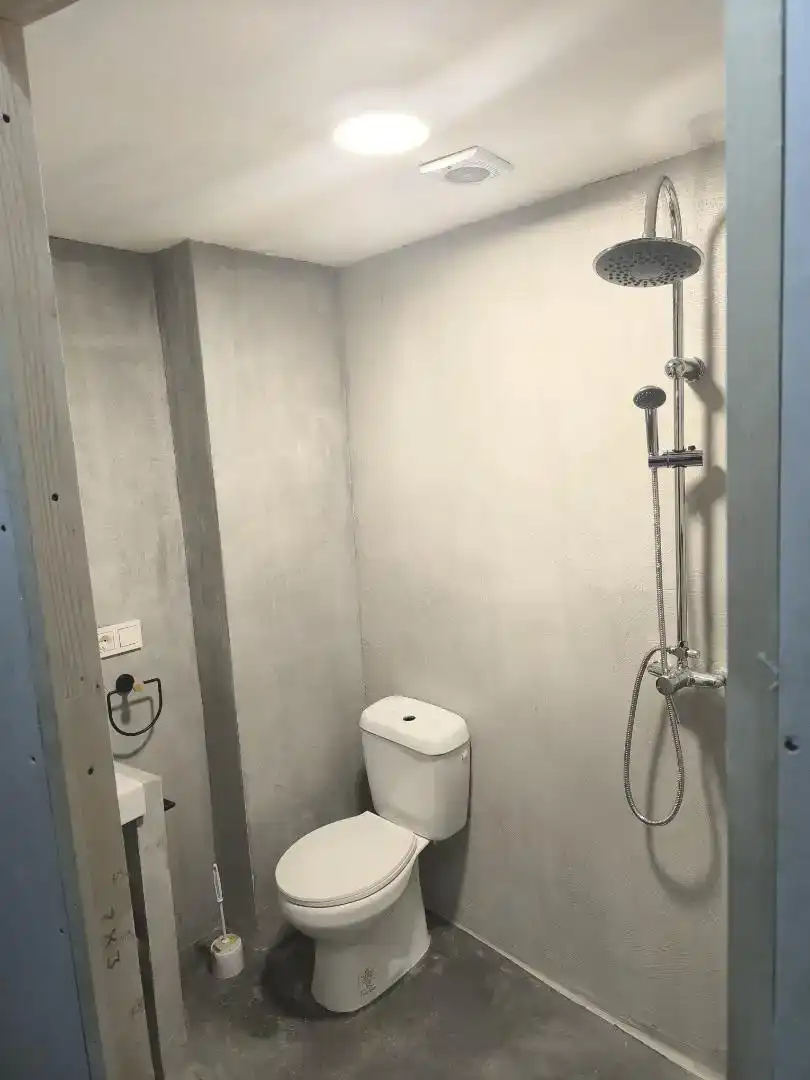 Badezimmer von Wohnung zur Miete in  Granada Capital mit Balkon
