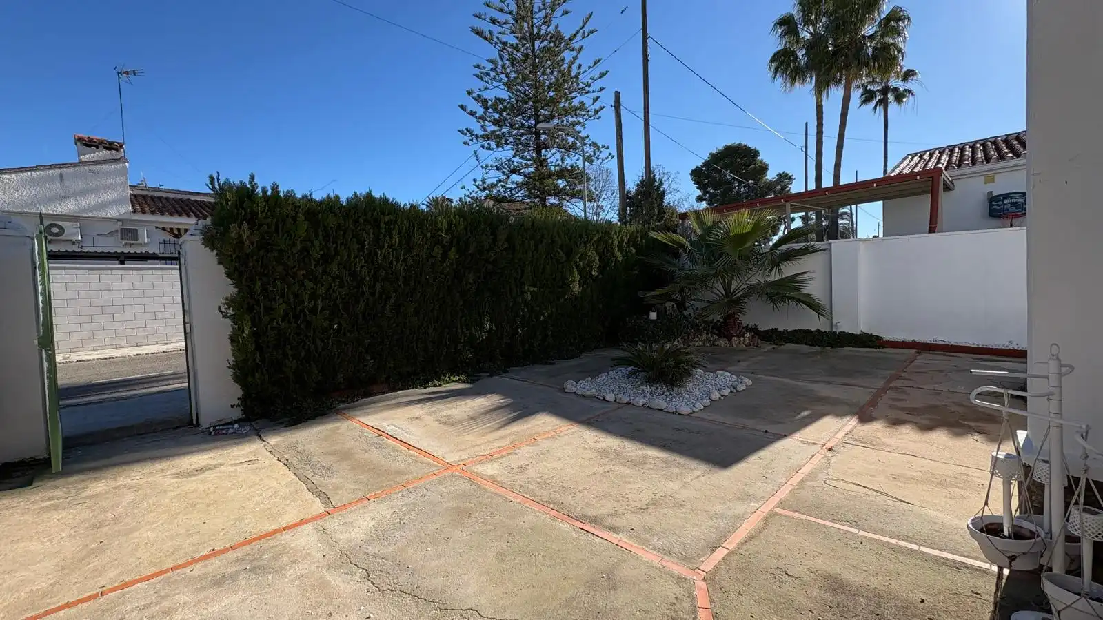 Exterior view of Houses for sale in L'Eliana  with Air Conditioner, Terrace and Storage room