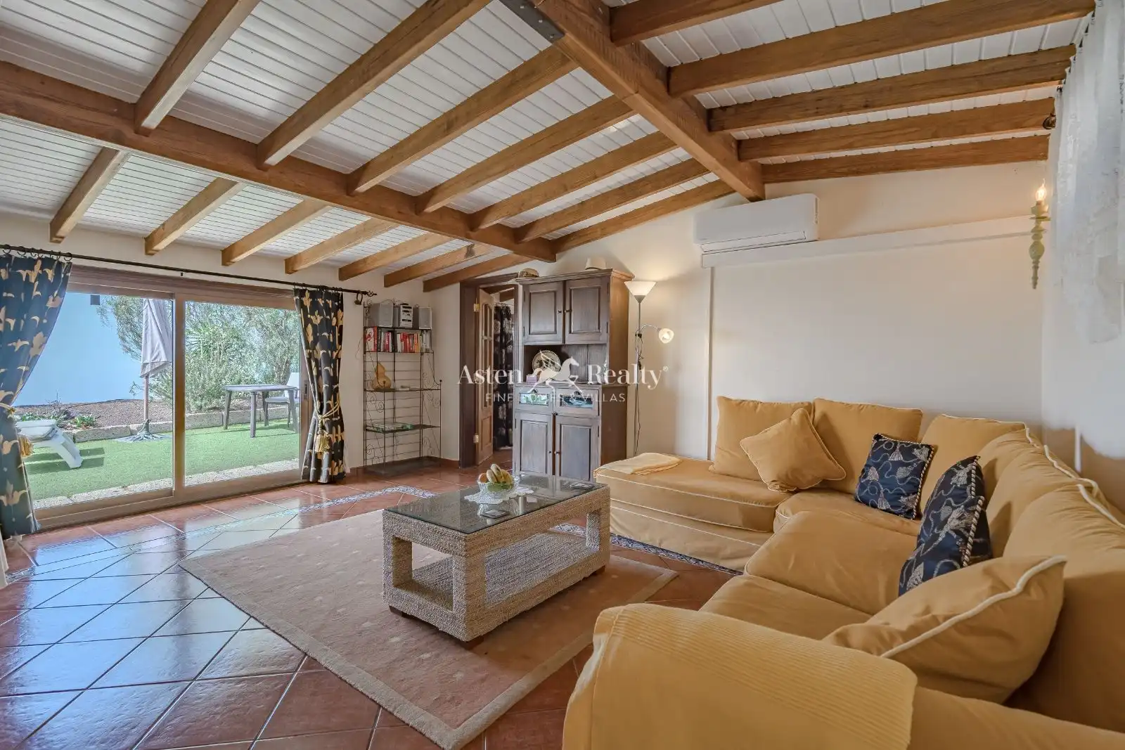 Sala de estar de Casa o chalet en venta en Adeje con Aire acondicionado, Terraza y Piscina