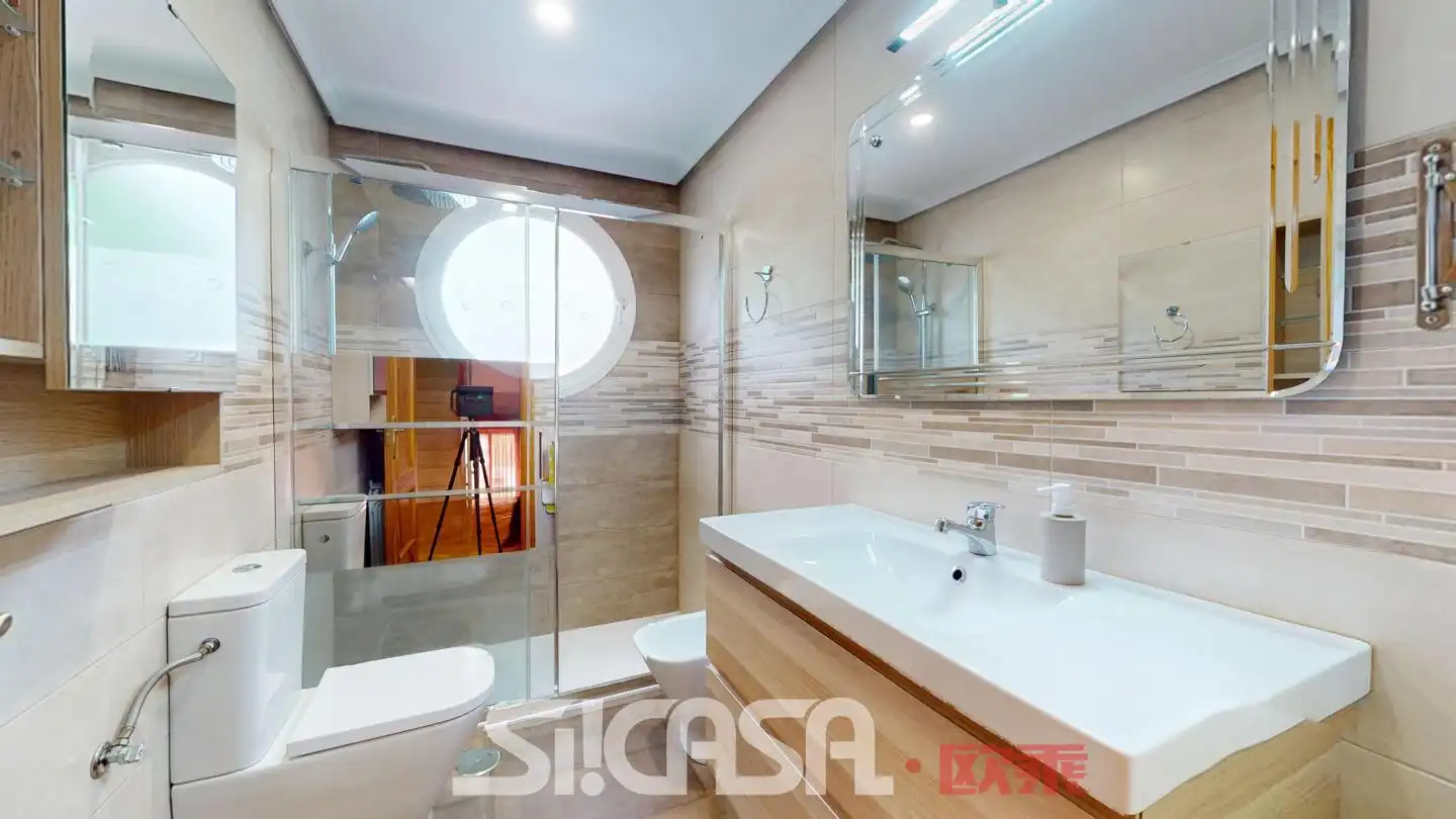 Bathroom of Detached homes for sale in Parla  with Air Conditioner, Heating and Private garden
