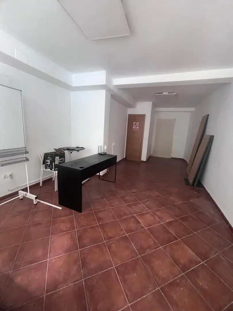 Local comercial de lloguer a Poniente-Sur