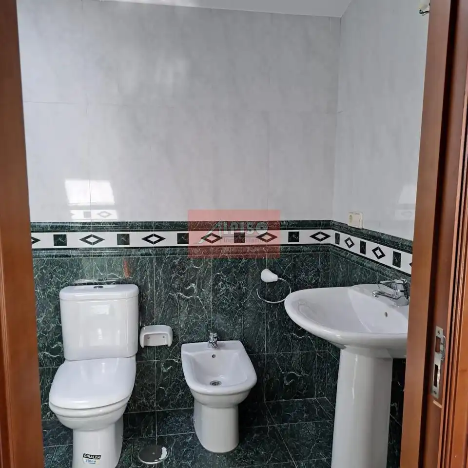 Baño de Dúplex en venta en Ourense Capital  con Calefacción y Parquet