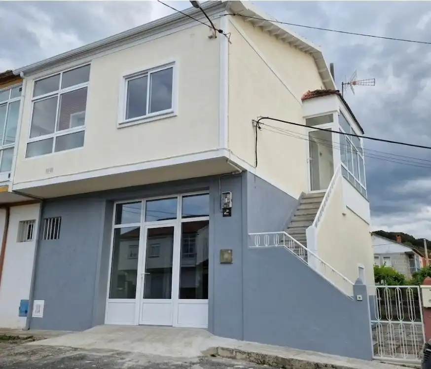 Vista exterior de Casa o xalet en venda en Ourense Capital  amb Calefacció i Jardí privat