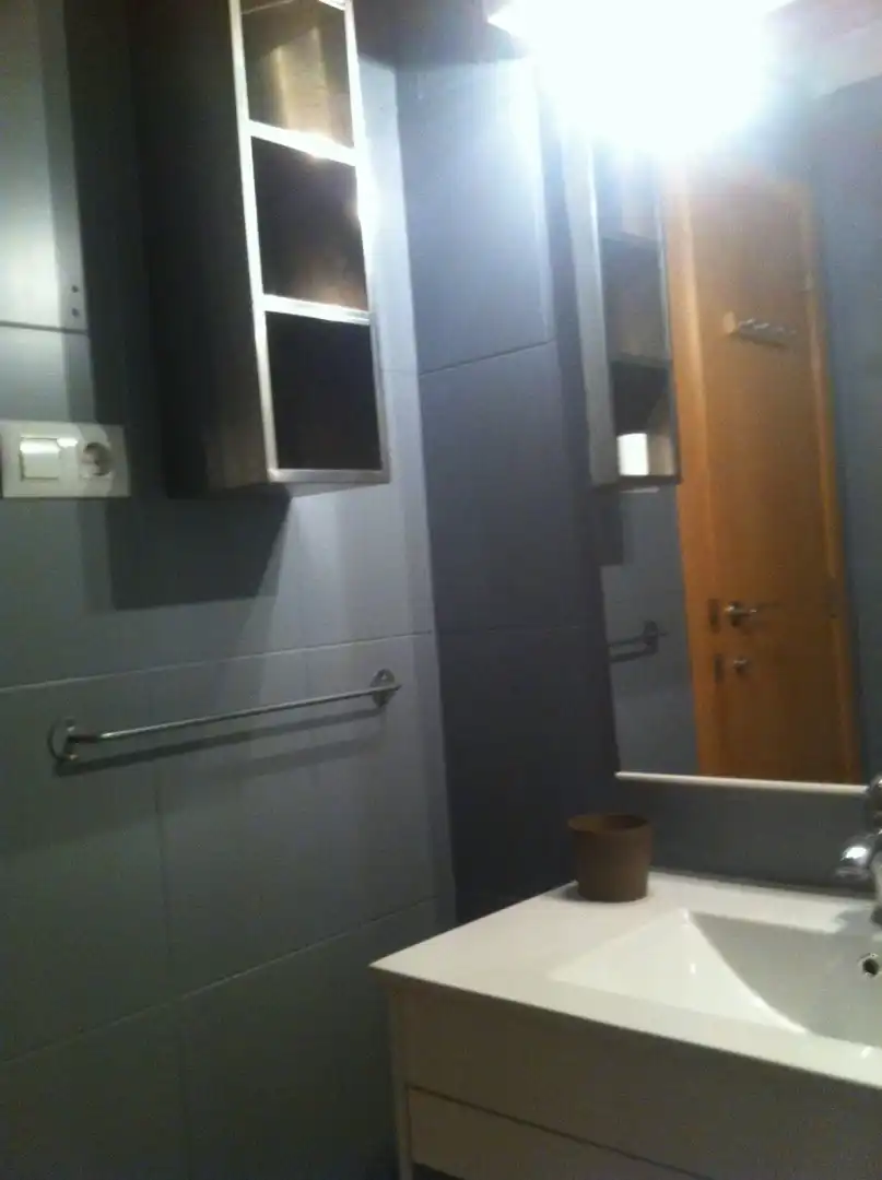 Badezimmer von Wohnung zur Miete in Valencia mit Klimaanlage