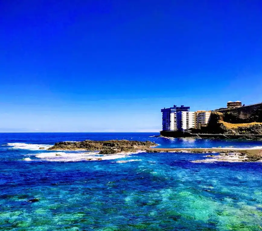 Vista exterior de Piso en venta en Guayonje - Mesa del Mar