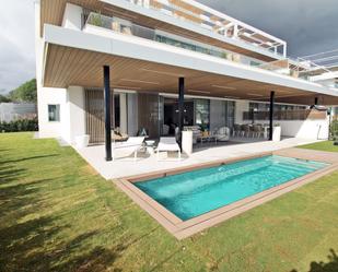 Swimming pool of Flat for sale in Marbella  with Air Conditioner, Heating and Private garden