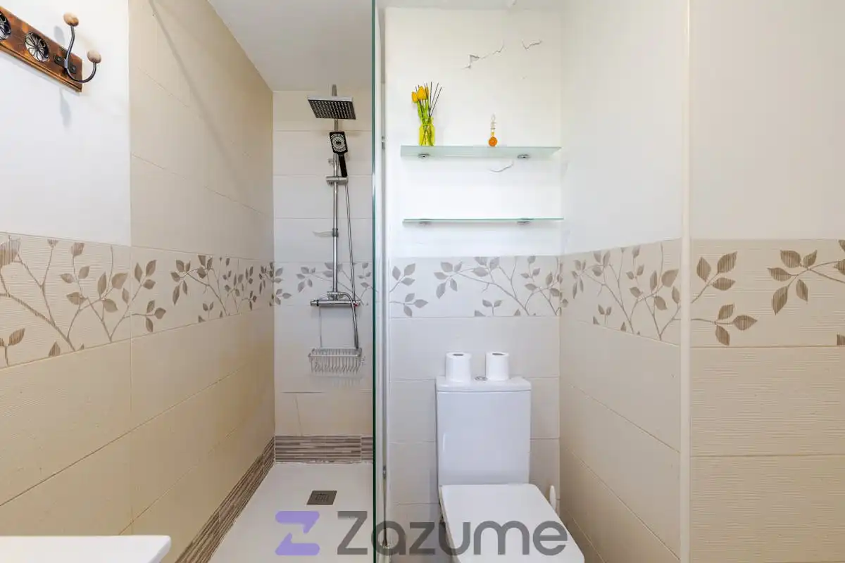 Bathroom of Flat for rent in Madrid  with Air Conditioner, Heating and Furnished