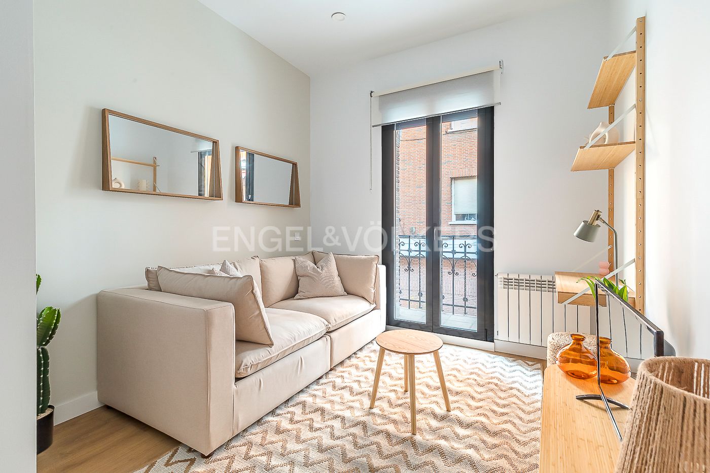 Sala d'estar de Apartament de lloguer en  Madrid Capital amb Aire condicionat, Calefacció i Moblat